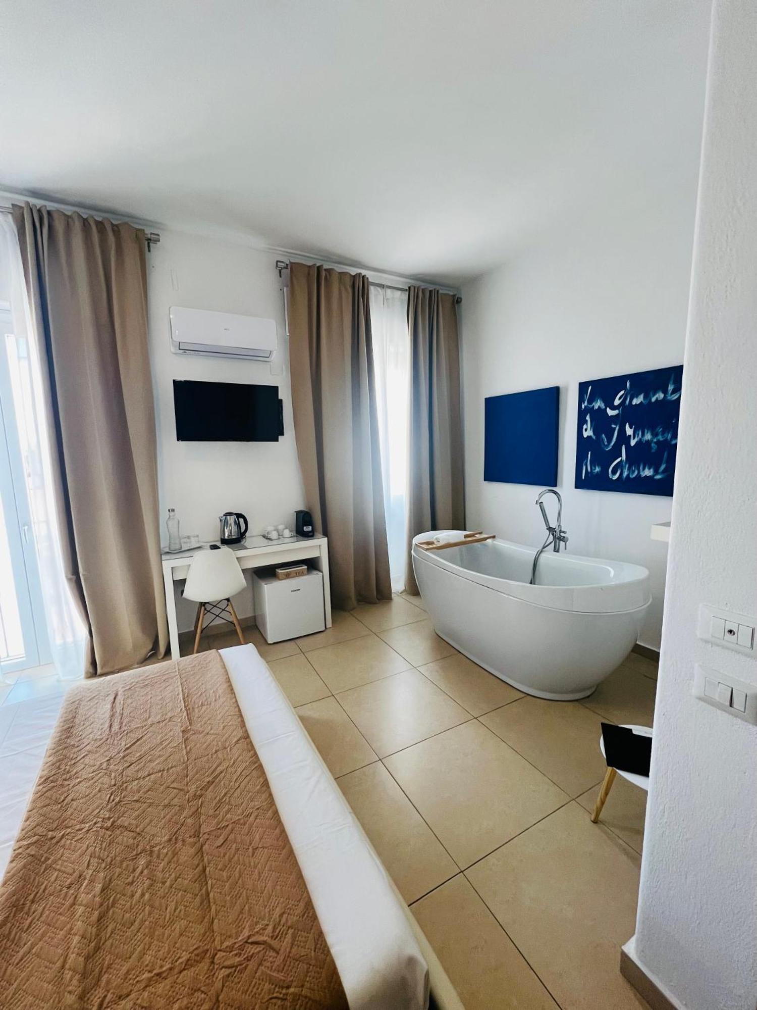 Les Chambres De Francoise Guest House Ольбия Экстерьер фото