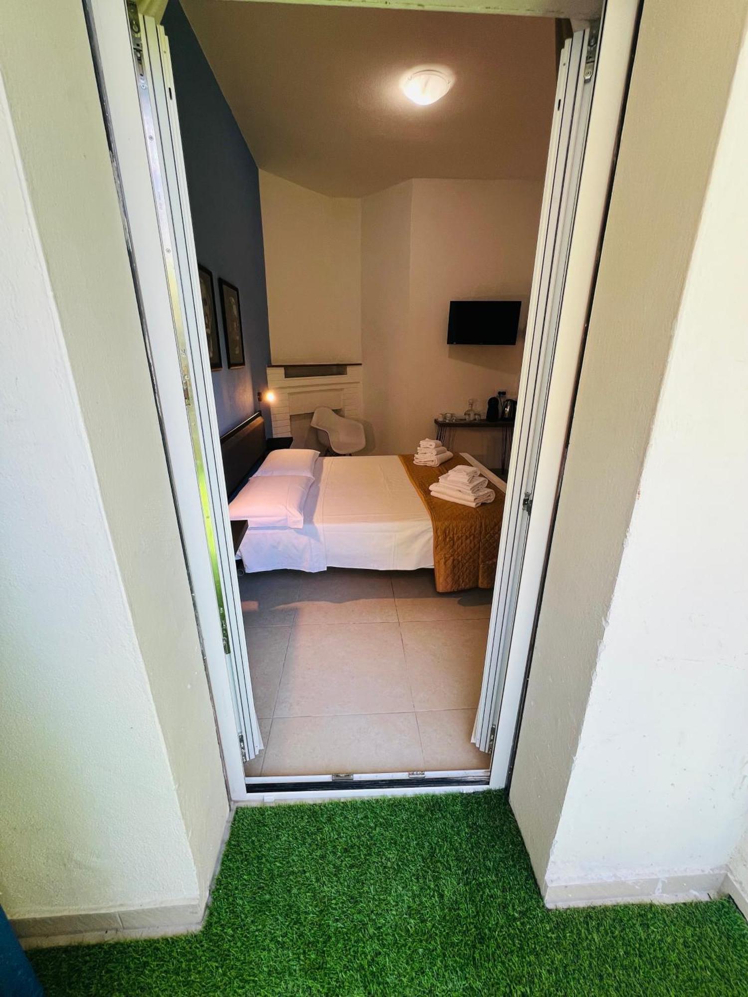 Les Chambres De Francoise Guest House Ольбия Экстерьер фото